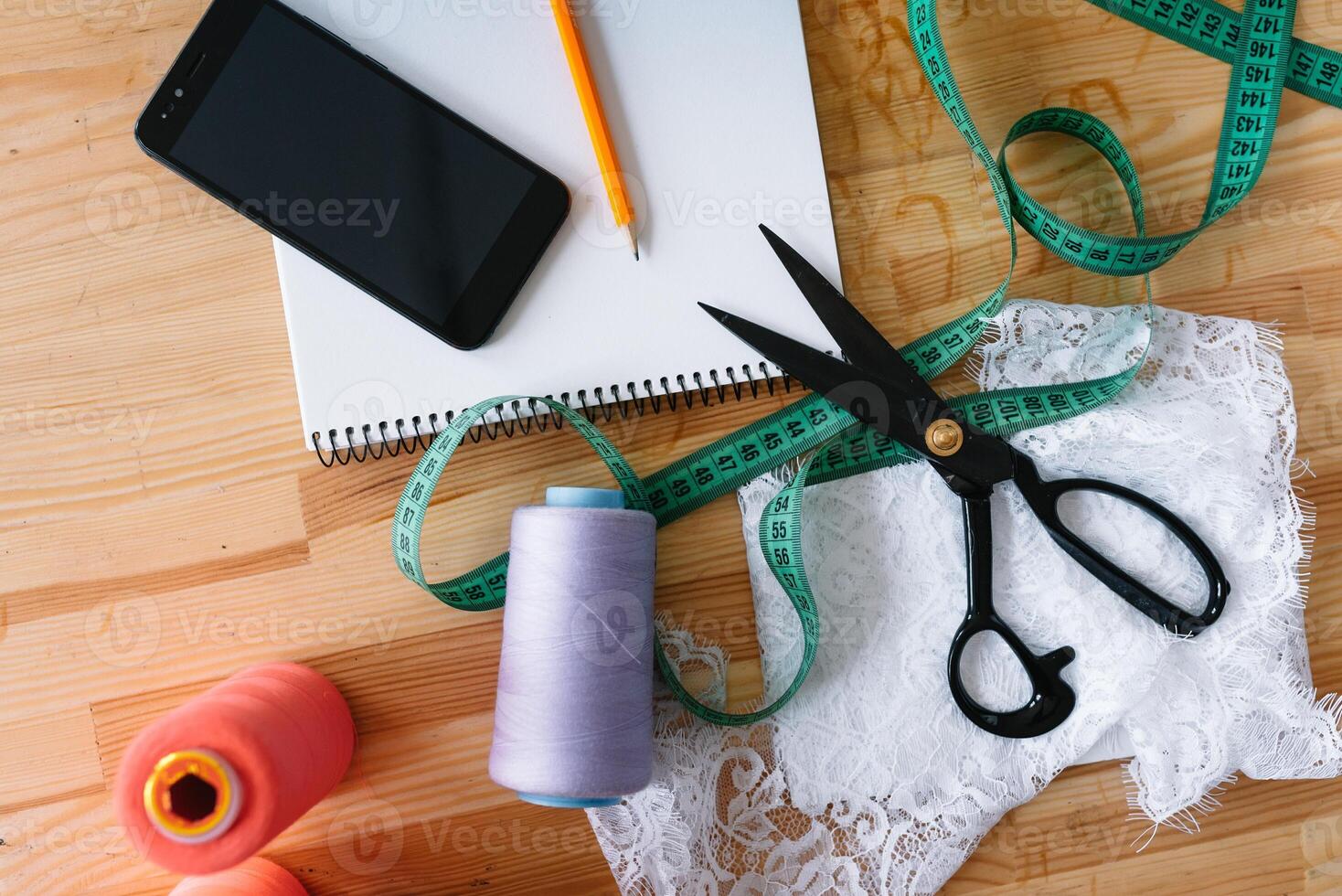 de divers gereedschap en accessoires voor handwerk, top visie foto