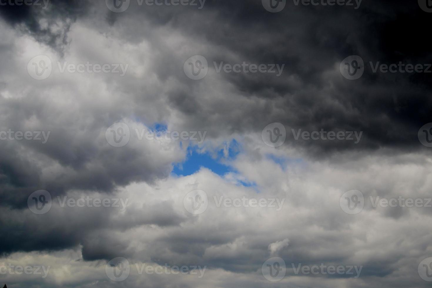 grijze wolk van daglicht foto
