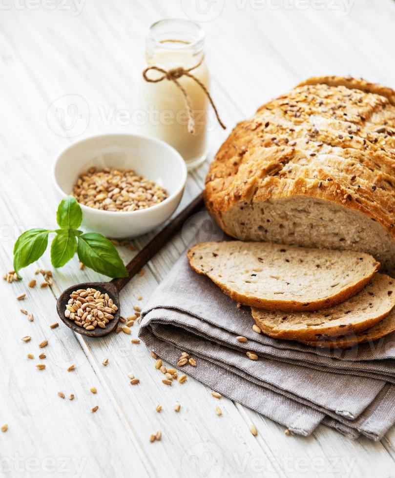 brood en glas melk foto