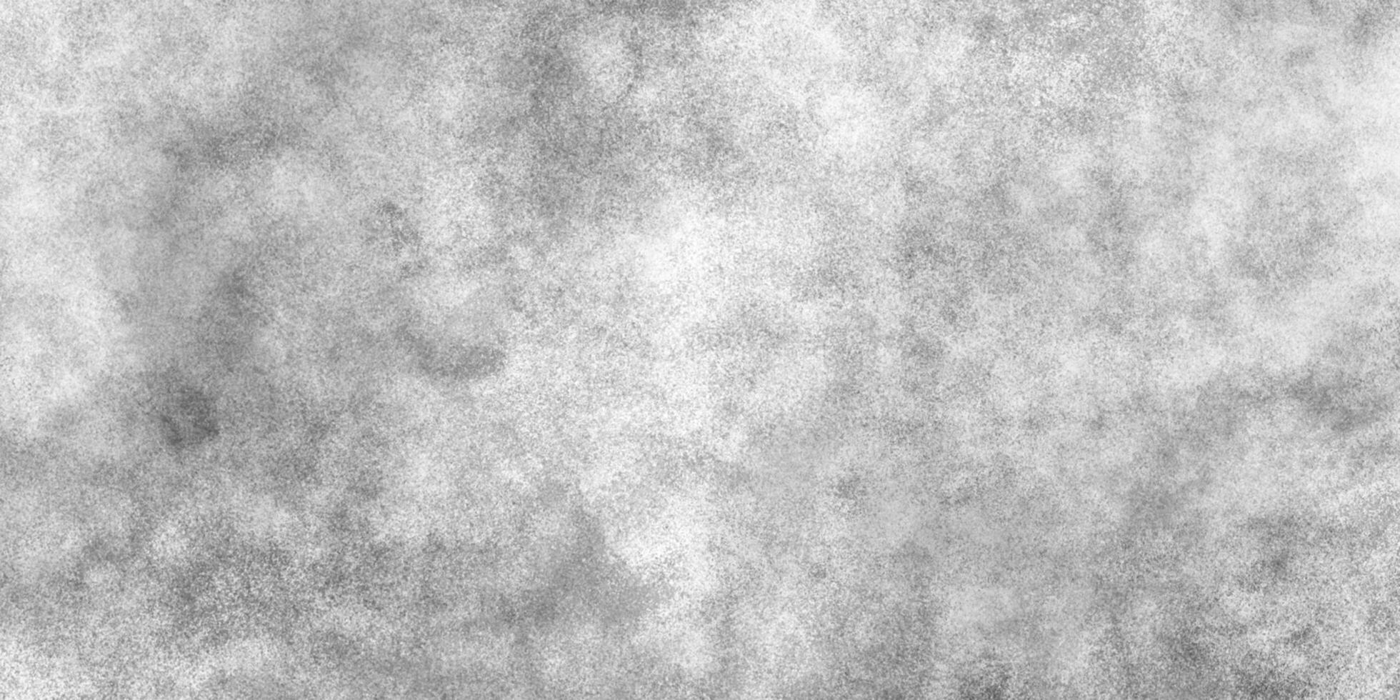 wit bewolkt lucht of cloudscape of mistig, zwart en wit helling waterverf achtergrond, beton kunst ruw gestileerde bewolkt wit papier textuur, grunge wolken of smog structuur met vlekken. foto
