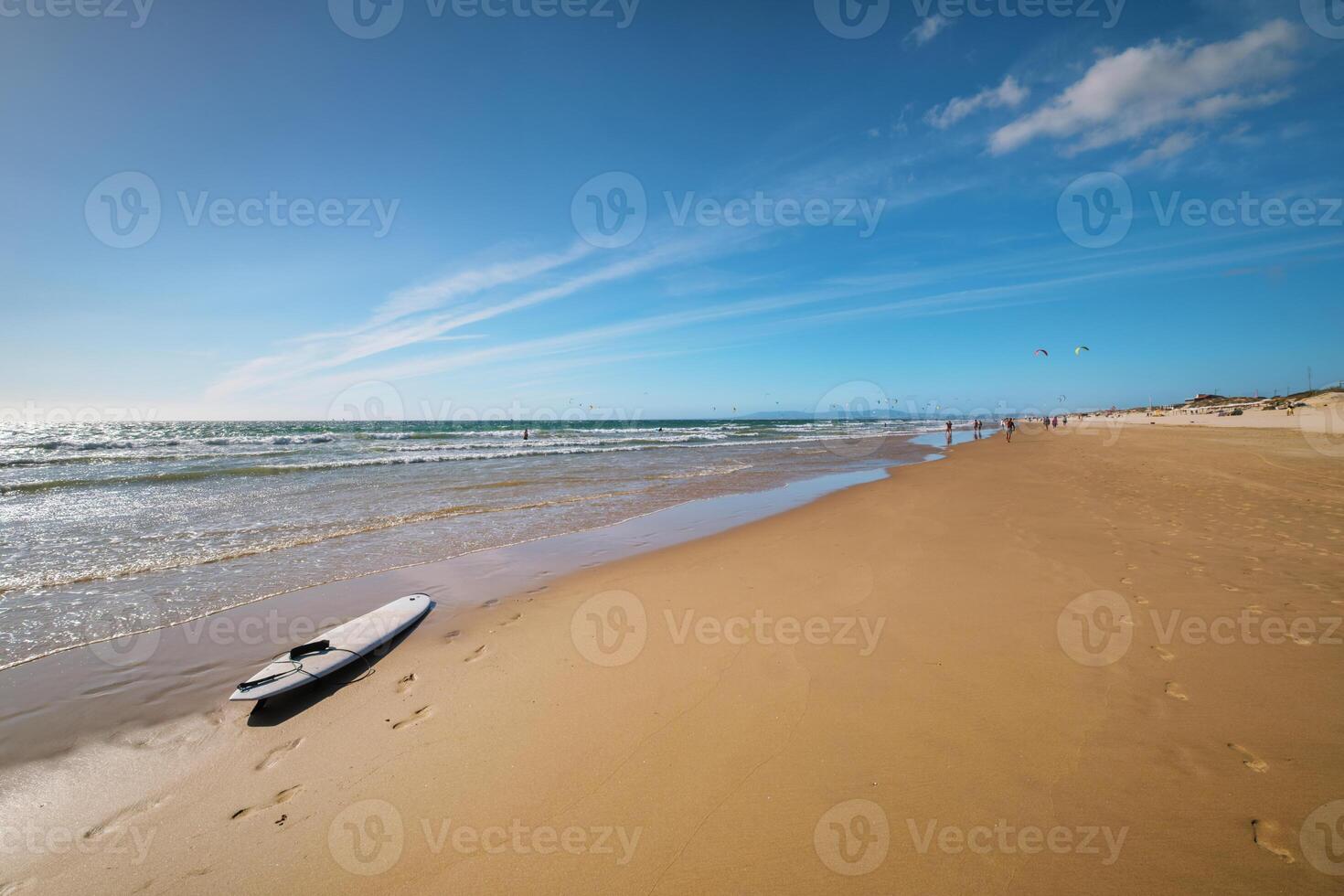 atlantic oceaan strand Bij fonte da telha strand, costa da caparica, Portugal foto