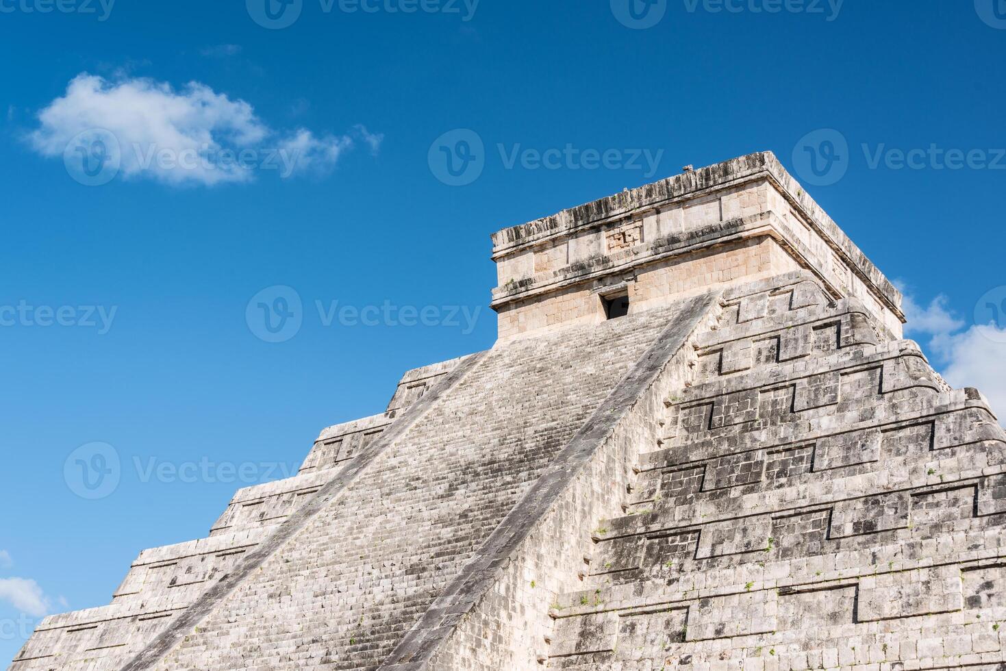 de kasteel in chichen itza, Mexico foto