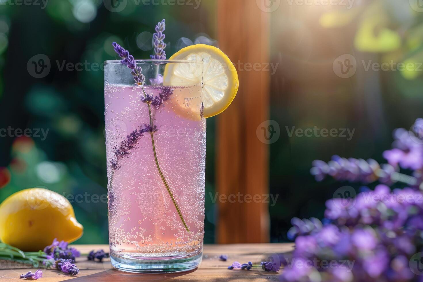 ai gegenereerd roze lavendel limonade met een plak van citroen, provence stijl, ruimte voor tekst foto