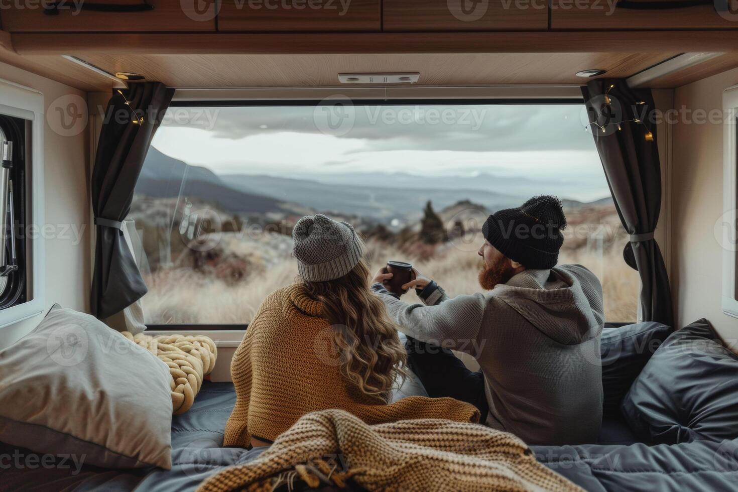 ai gegenereerd vrouw en een Mens ontspannende in hun elegant en elegant modern caravan en genieten van een panoramisch visie foto