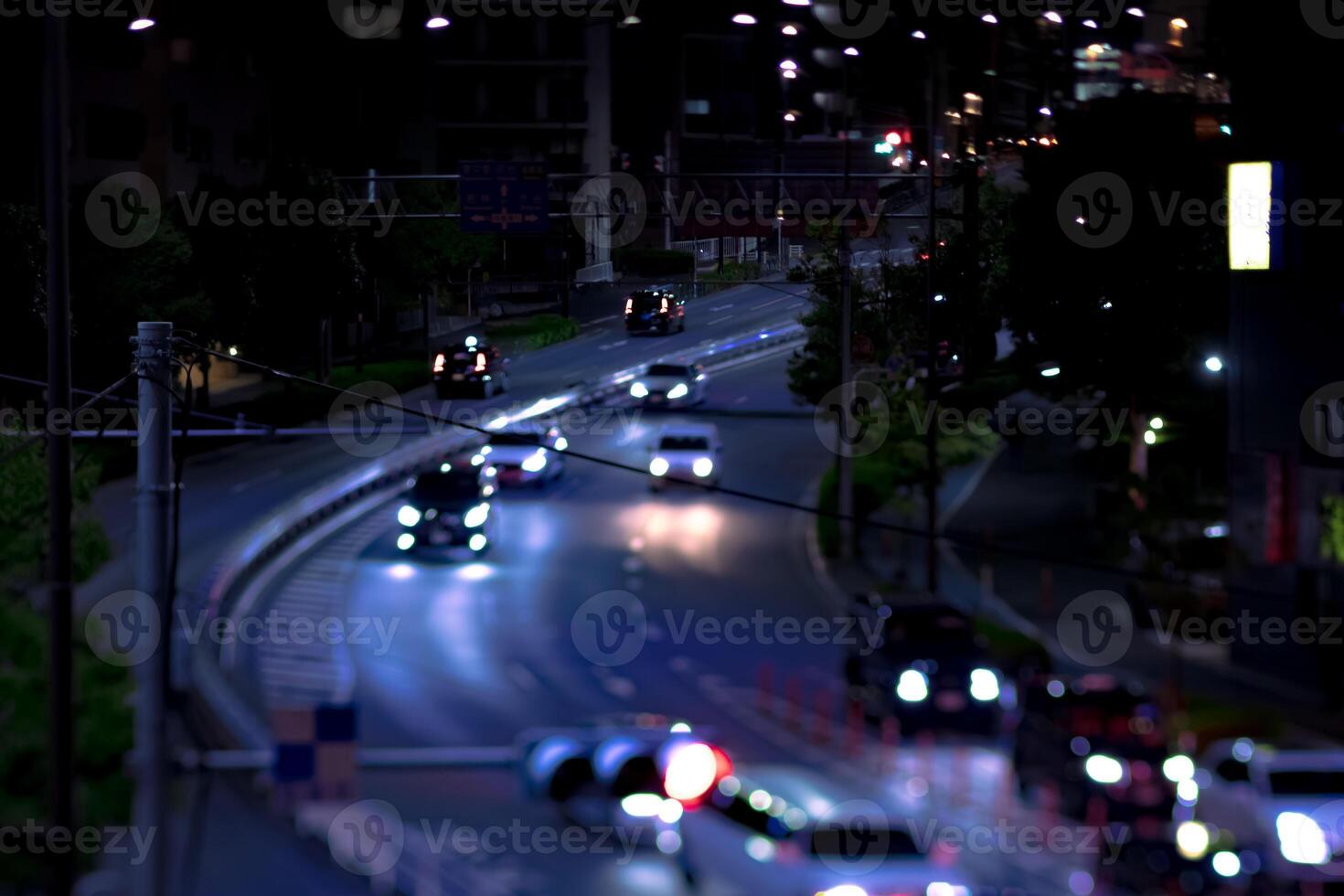 een nacht miniatuur verkeer jam Bij yamaate Laan in tokyo foto