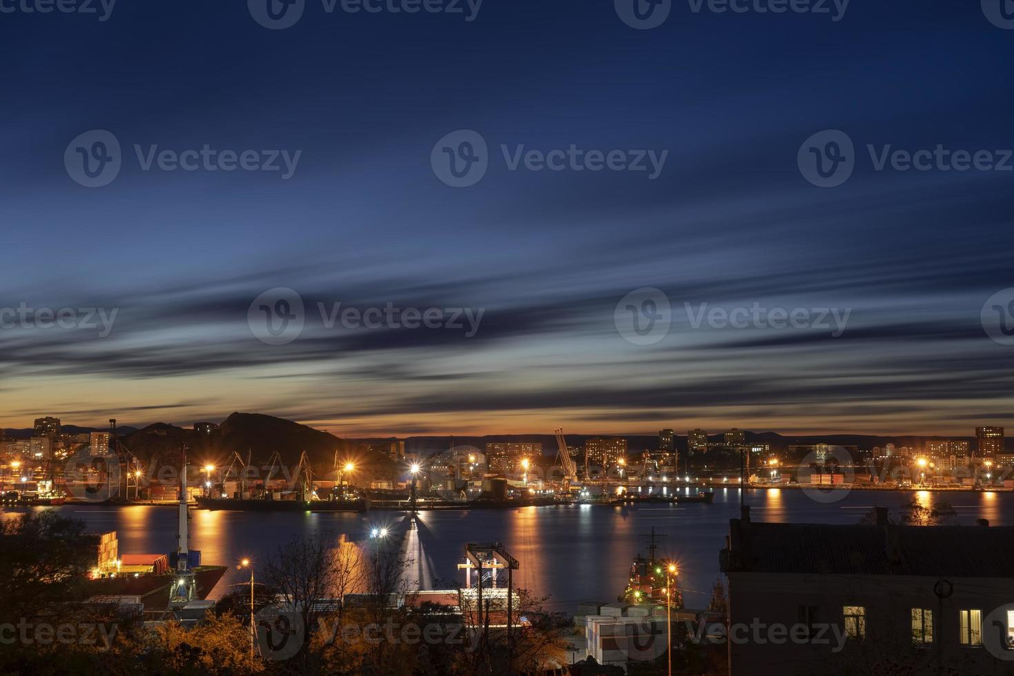 luchtfoto van het stadslandschap. vladivostok, rusland foto