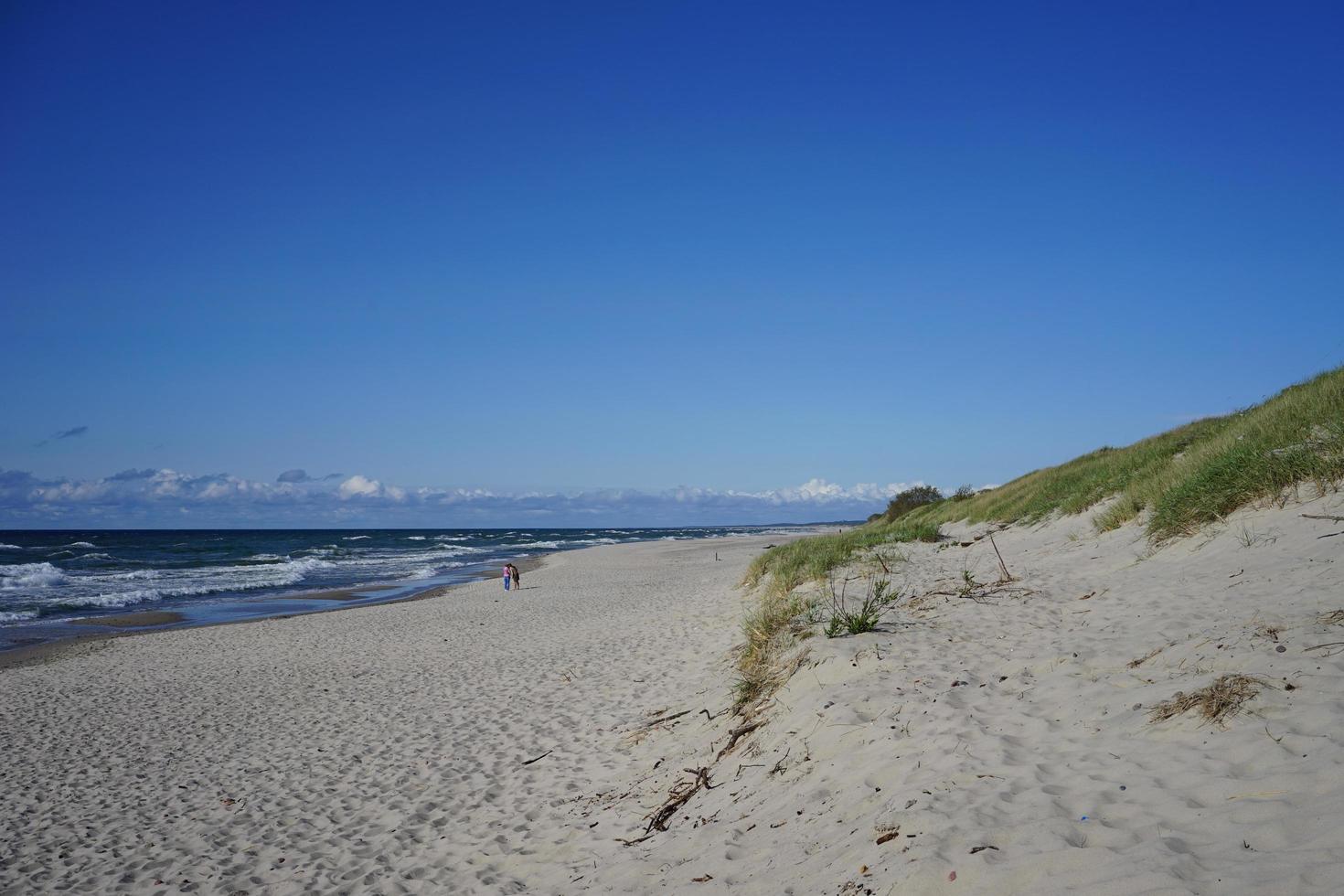 verlaten zeegezicht op de Oostzee en de zandduinen foto