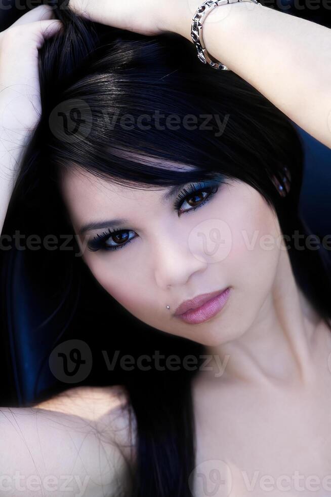 buitenshuis portret aantrekkelijk Aziatisch Amerikaans vrouw foto
