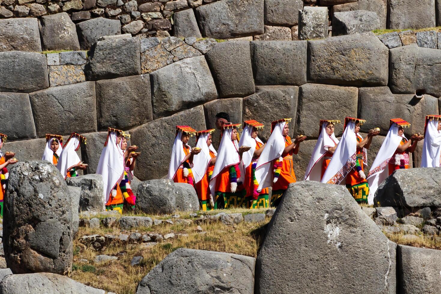 cusco, Peru, 2015 - Dames in traditioneel kostuum inti straalmi festival zuiden Amerika foto