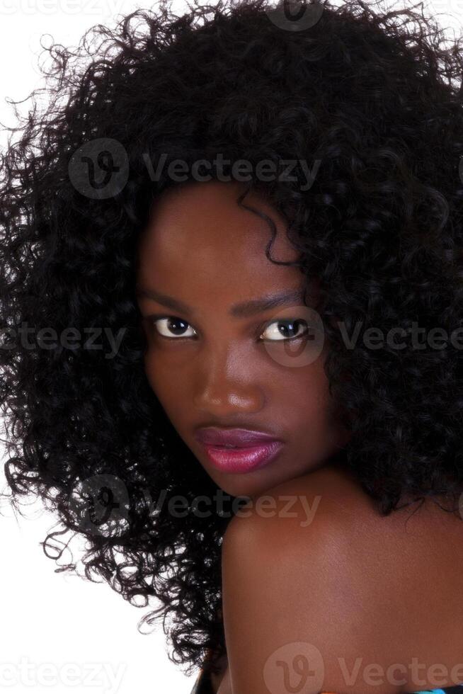 aantrekkelijk Afrikaanse Amerikaans tiener vrouw portret schouder foto