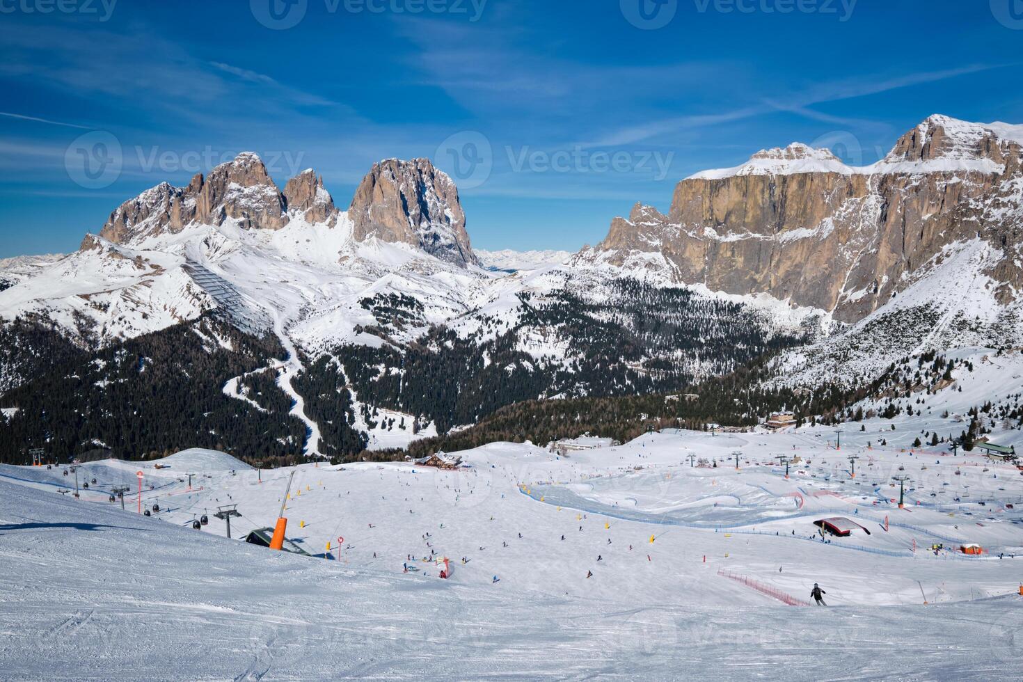 ski toevlucht in dolomieten, Italië foto