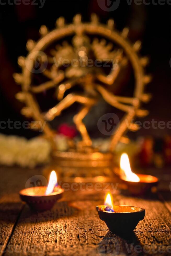 diwali lichten met shiva nataraja foto