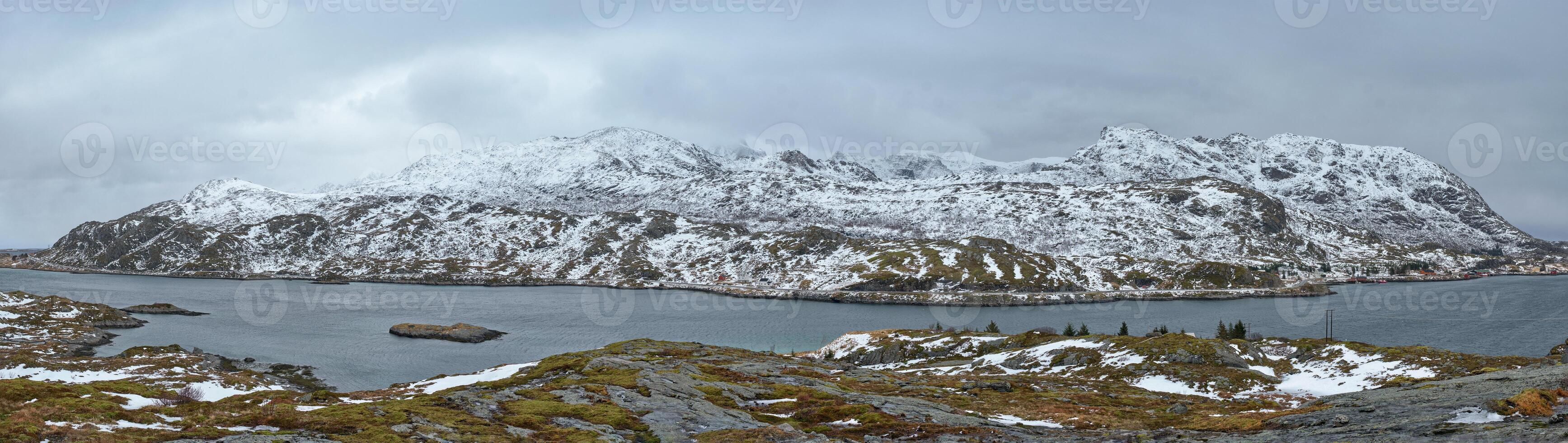 panorama van Noors fjord, lofoten eilanden, Noorwegen foto