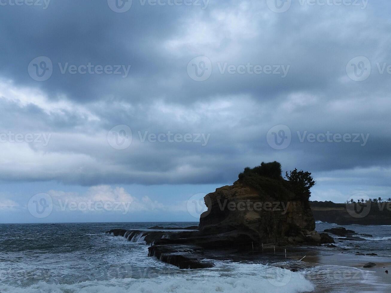 mooi stranden in de zuiden van Java eiland, Indonesischac foto