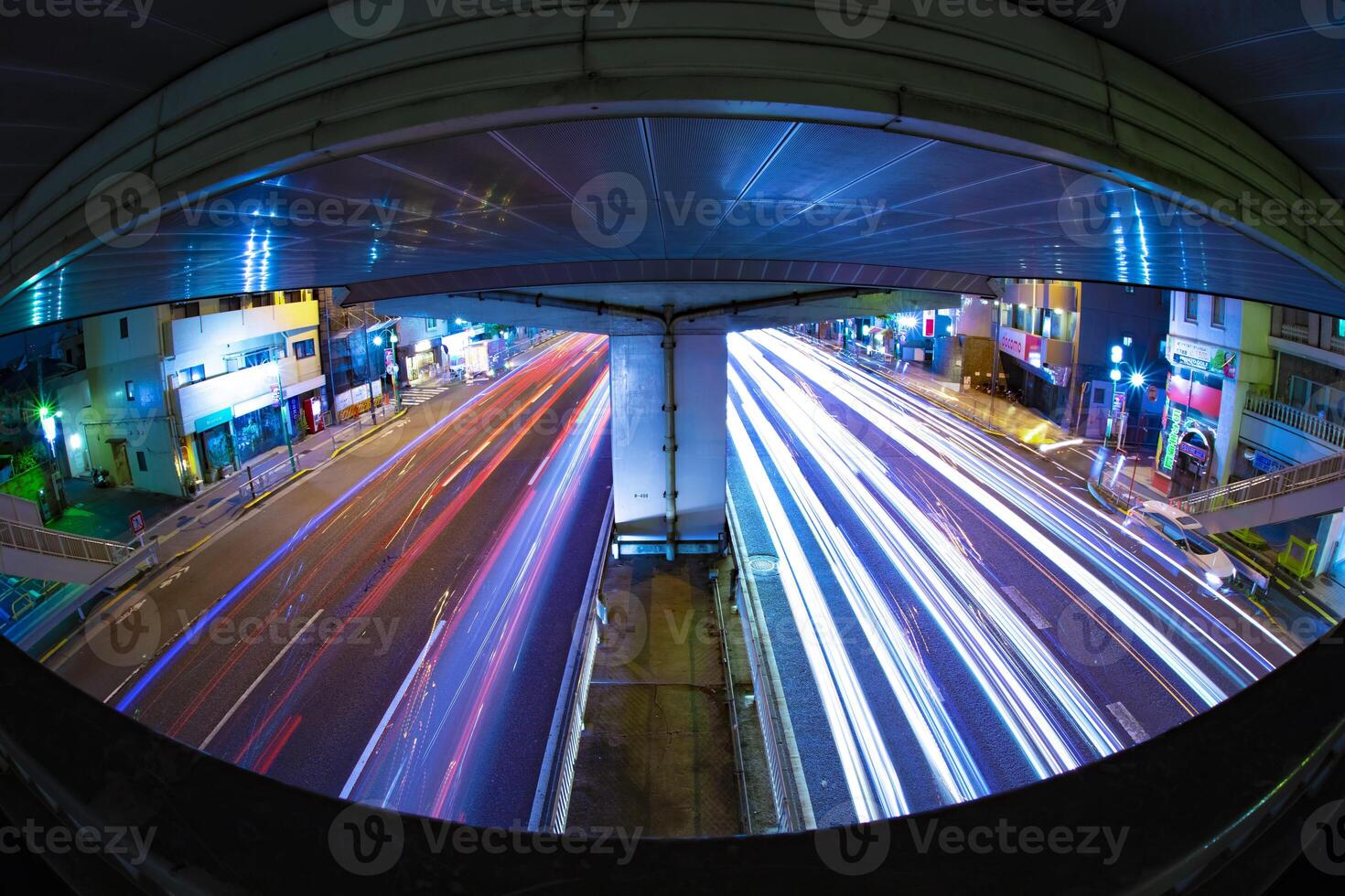 een nacht verkeer jam onder de snelweg in tokyo vis oog schot foto