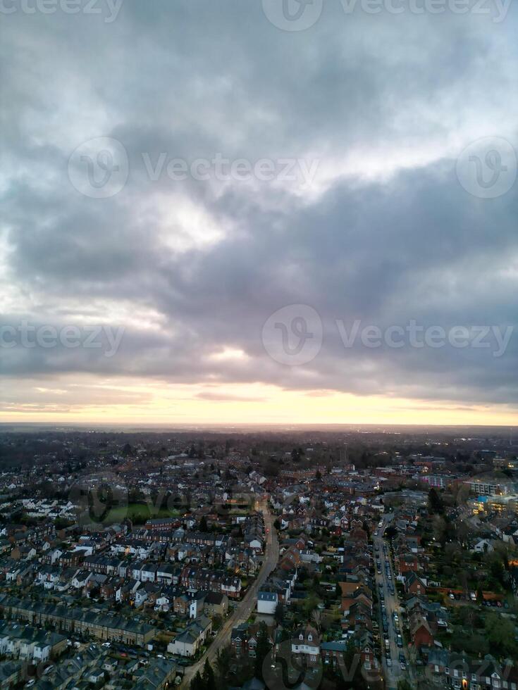 hoog hoek visie van verlichte centraal harpenden stad- van Engeland gedurende nacht. Verenigde koninkrijk. maart 16e, 2024 foto