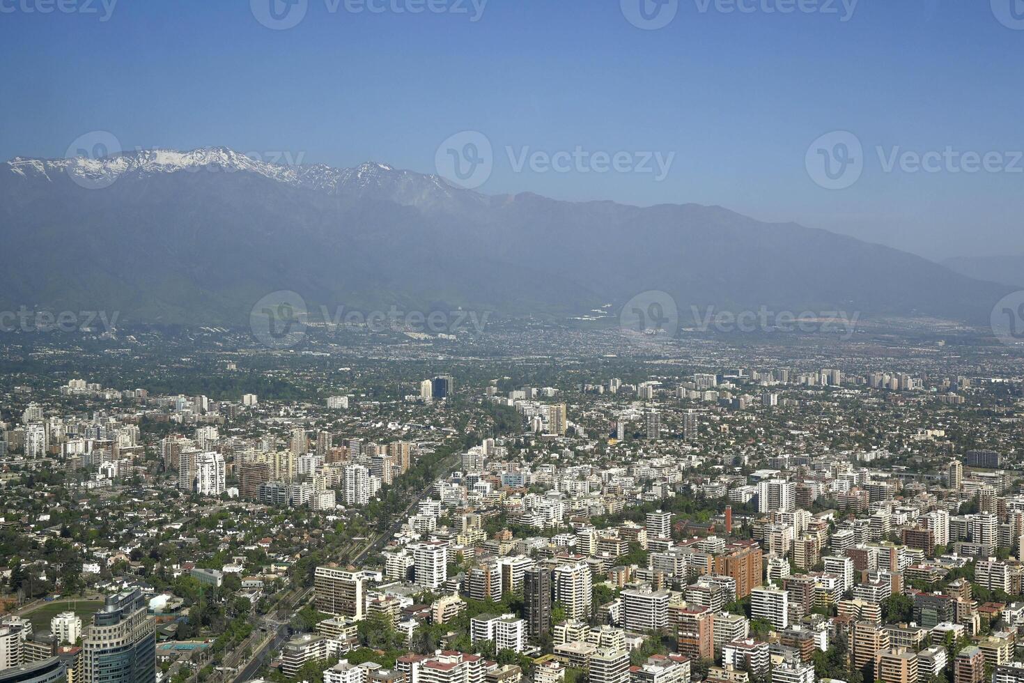 santiago, Chili, oktober 22, 2023, stad visie tonen de architectuur van de gebouwen en huizen foto