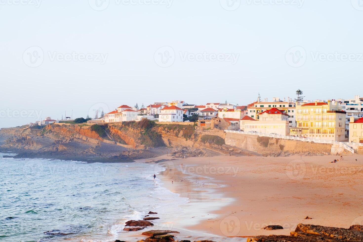 praia das macas appel strand in kleuren, Portugal, Aan een stormachtig dag voordat zonsondergang foto