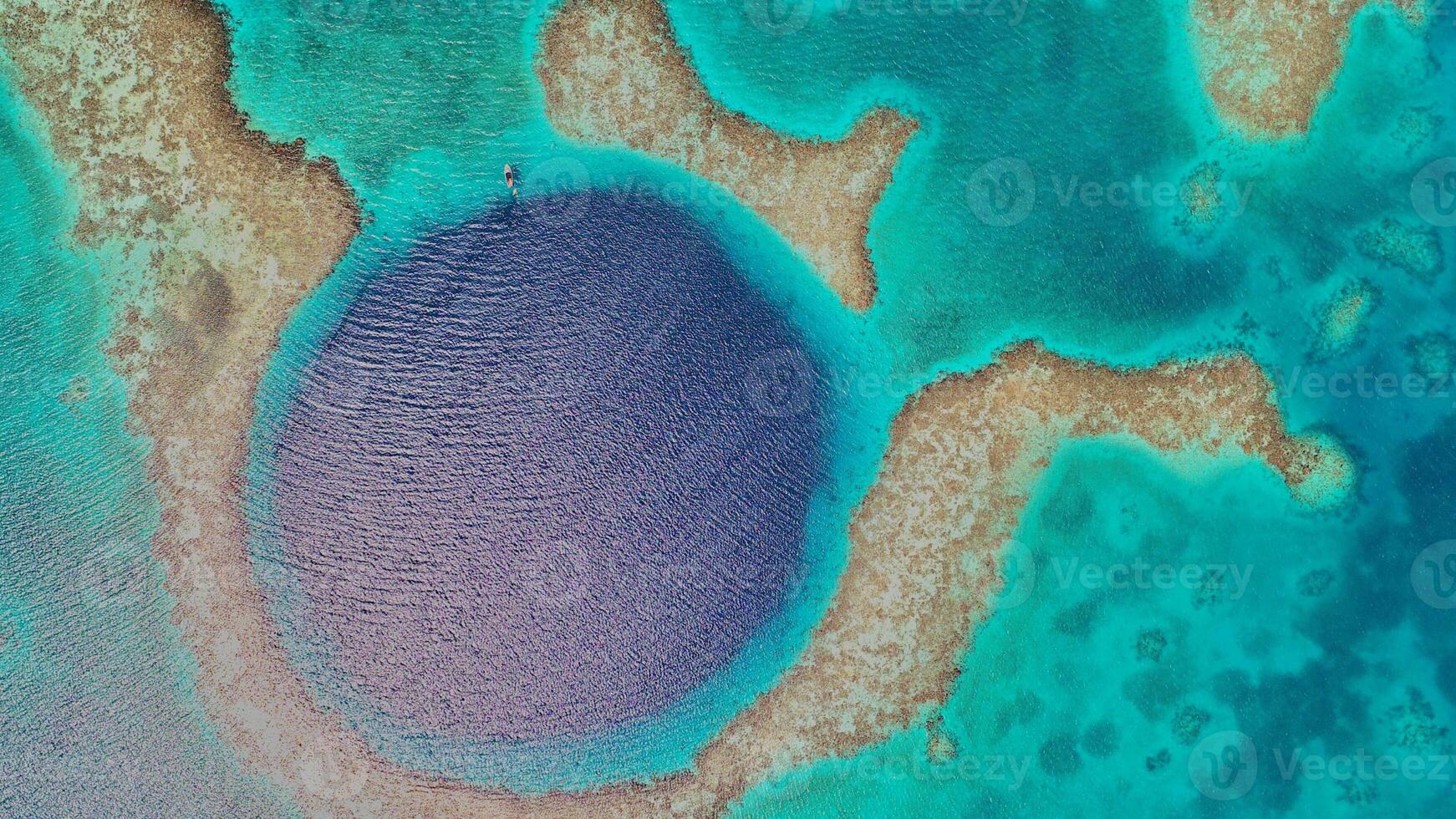 Belize cayes - klein tropisch eiland Bij barrière rif met paradijs strand - bekend voor duiken, snorkelen en ontspannende vakanties - caraïben zee, belize, centraal Amerika foto