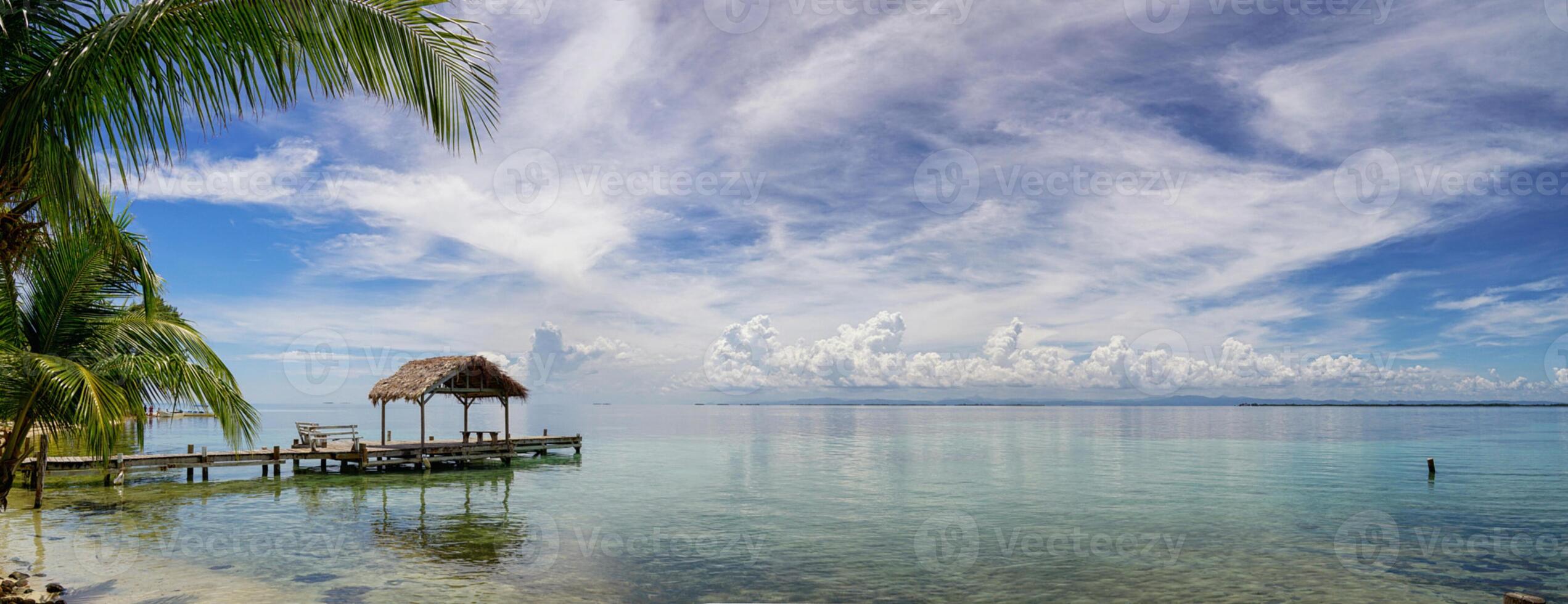 Belize cayes - klein tropisch eiland Bij barrière rif met paradijs strand - bekend voor duiken, snorkelen en ontspannende vakanties - caraïben zee, belize, centraal Amerika foto