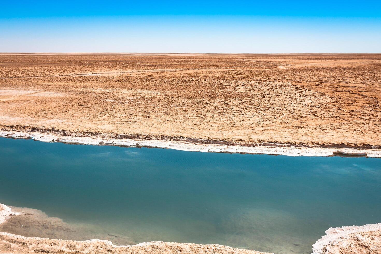 chott el djerid, zout meer in Tunesië foto