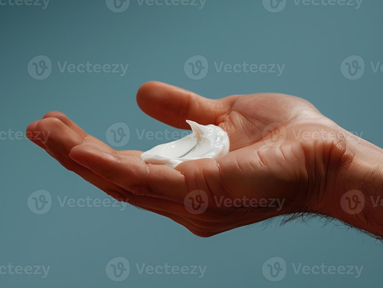 ai gegenereerd man's hand- Holding room Aan blauw achtergrond. Ondiep diepte van veld- foto