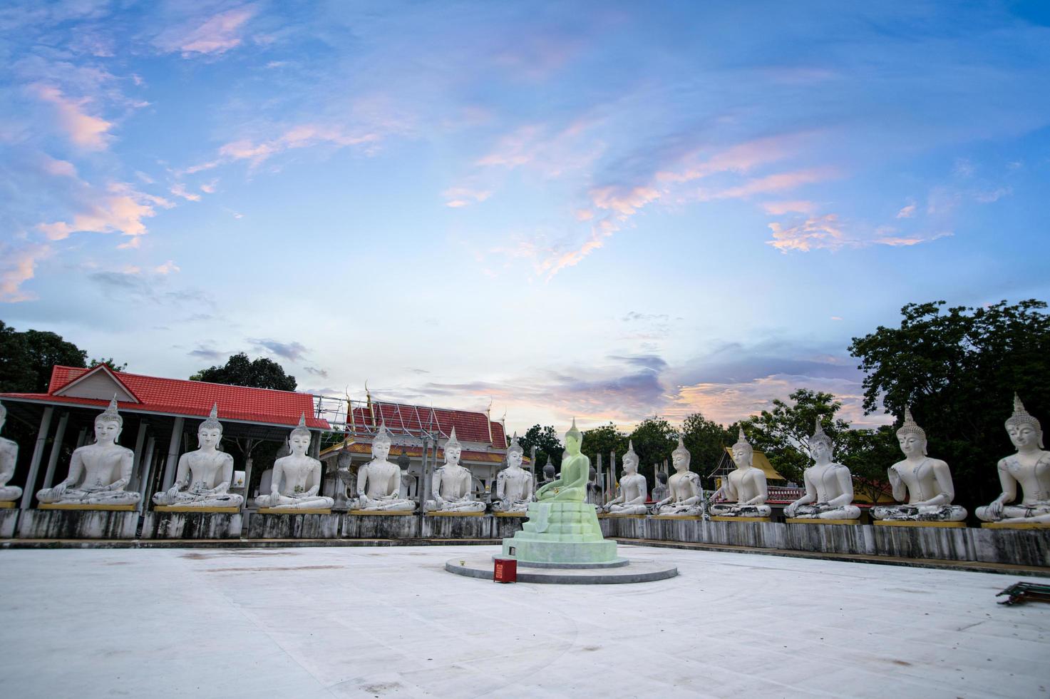 watpapromyan boeddhistische tempel respect, kalmeert de geest. in thailand, provincie chachoengsao foto