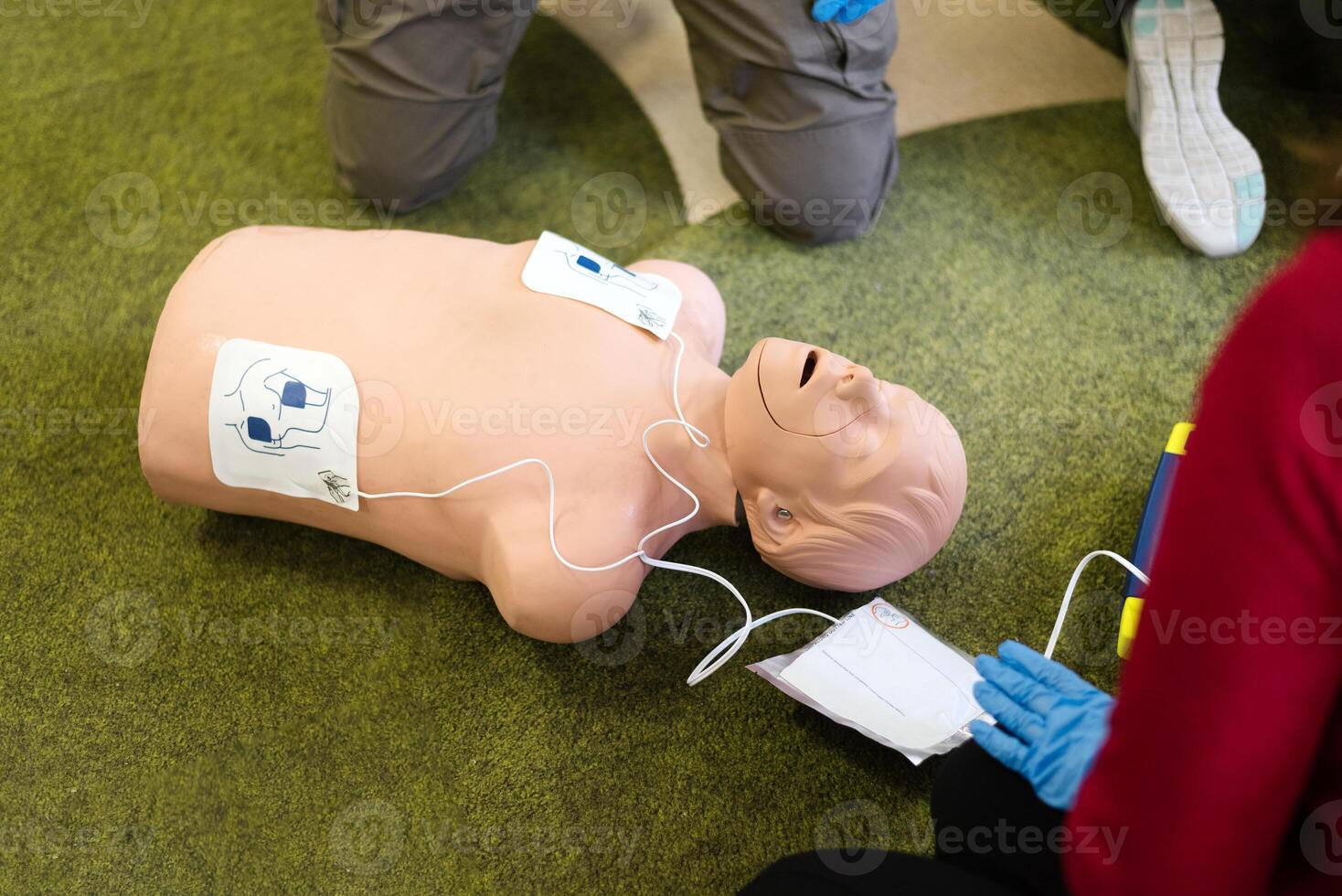 noodgeval Cursus van cardiopulmonaal reanimatie gebruik makend van een geautomatiseerd extern defibrillator, aed. foto