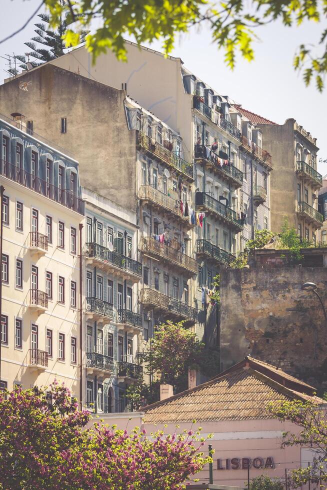 gevel van oud huis in de wijk Alfama, Lissabon foto