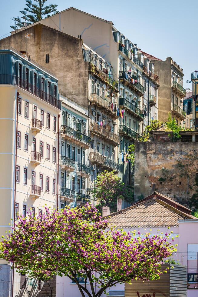 gevel van oud huis in de wijk Alfama, Lissabon foto