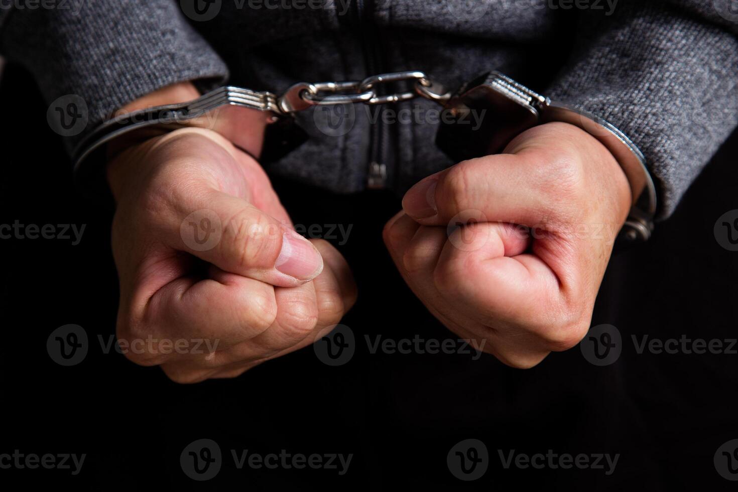 gearresteerd man's hand- met handboeien foto