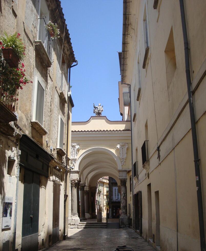 sant'agata de ik kreeg, Italië, Europa - juli 21, 2019. oud gebouwen in de historisch centrum foto