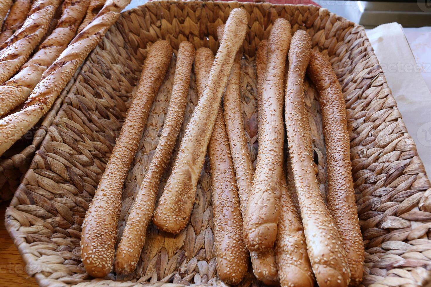 brood en bakkerij producten zijn verkocht in een bakkerij in Israël. foto