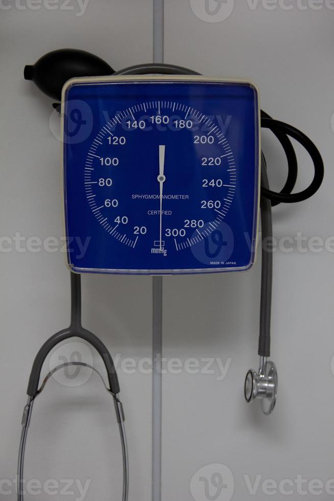 instrument voor het meten van de bloeddruk. bloeddrukmeter foto