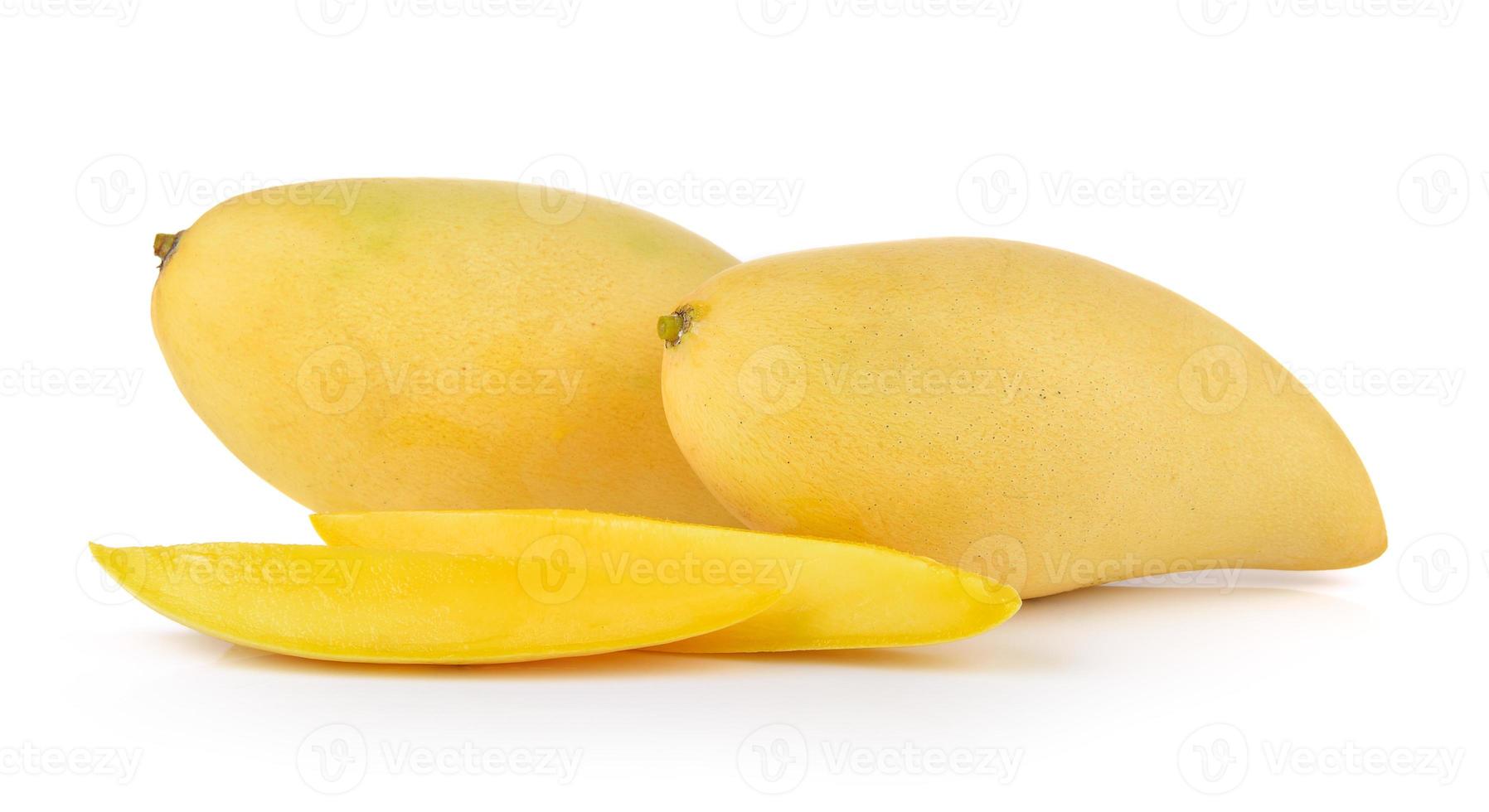 mango op witte achtergrond foto
