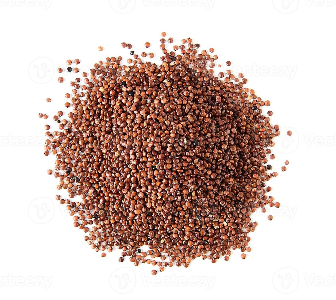 quinoa op witte achtergrond. bovenaanzicht foto
