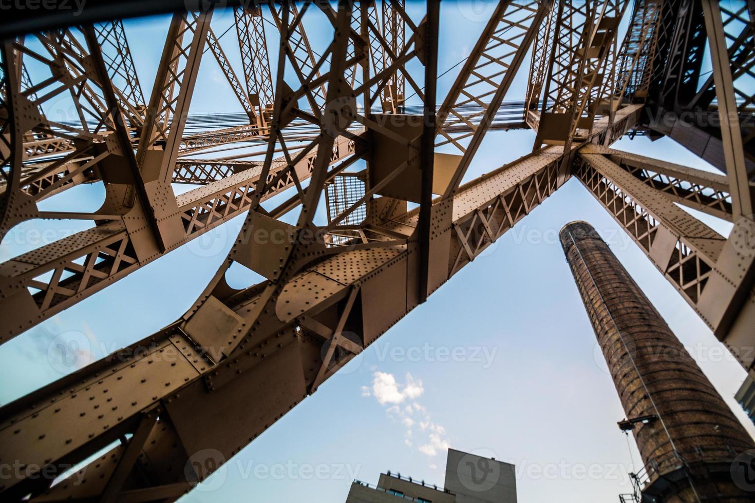 new york queensboro brugstructuur vanuit een autoweergave foto