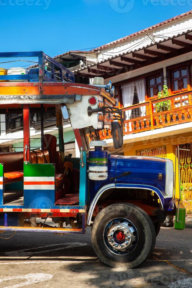 kleurrijk traditioneel landelijk bus van Colombia gebeld chiva foto
