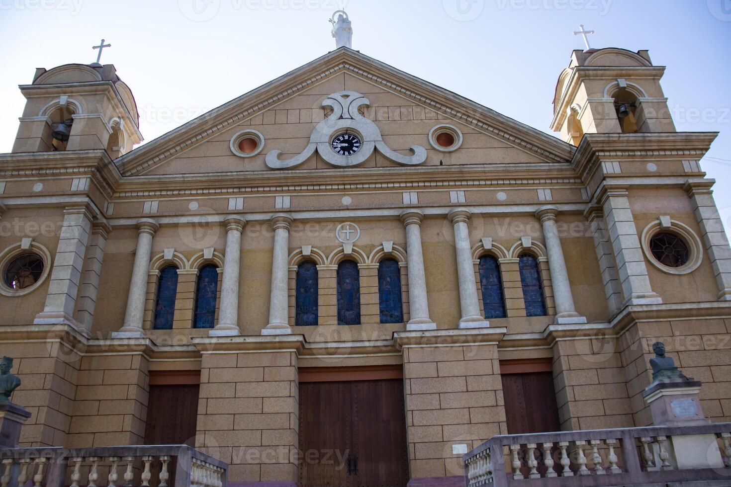 san Jose de Pacora kerk Bij de centraal plein van de klein stad- van Pacora in Colombia foto