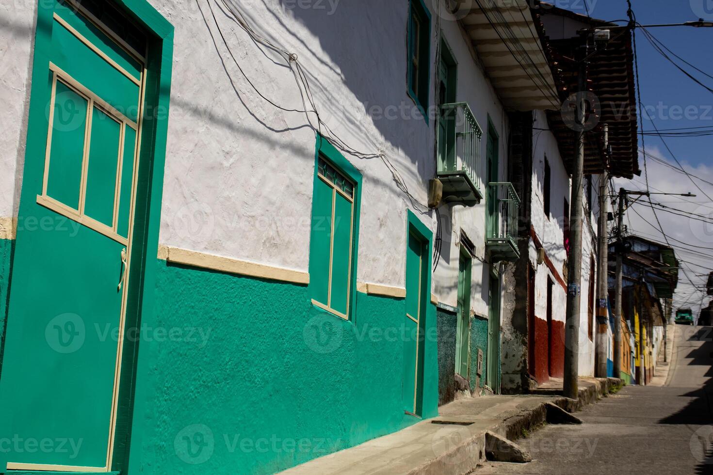 mooi straat van de erfgoed stad- van salamina gelegen Bij de calda's afdeling in Colombia. foto