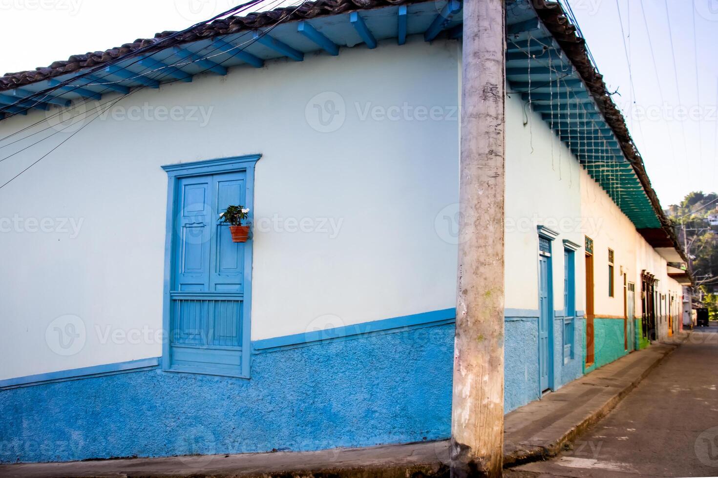 mooi facade van de huizen Bij de historisch downtown van de erfgoed stad- van salamina gelegen Bij de calda's afdeling in Colombia. foto