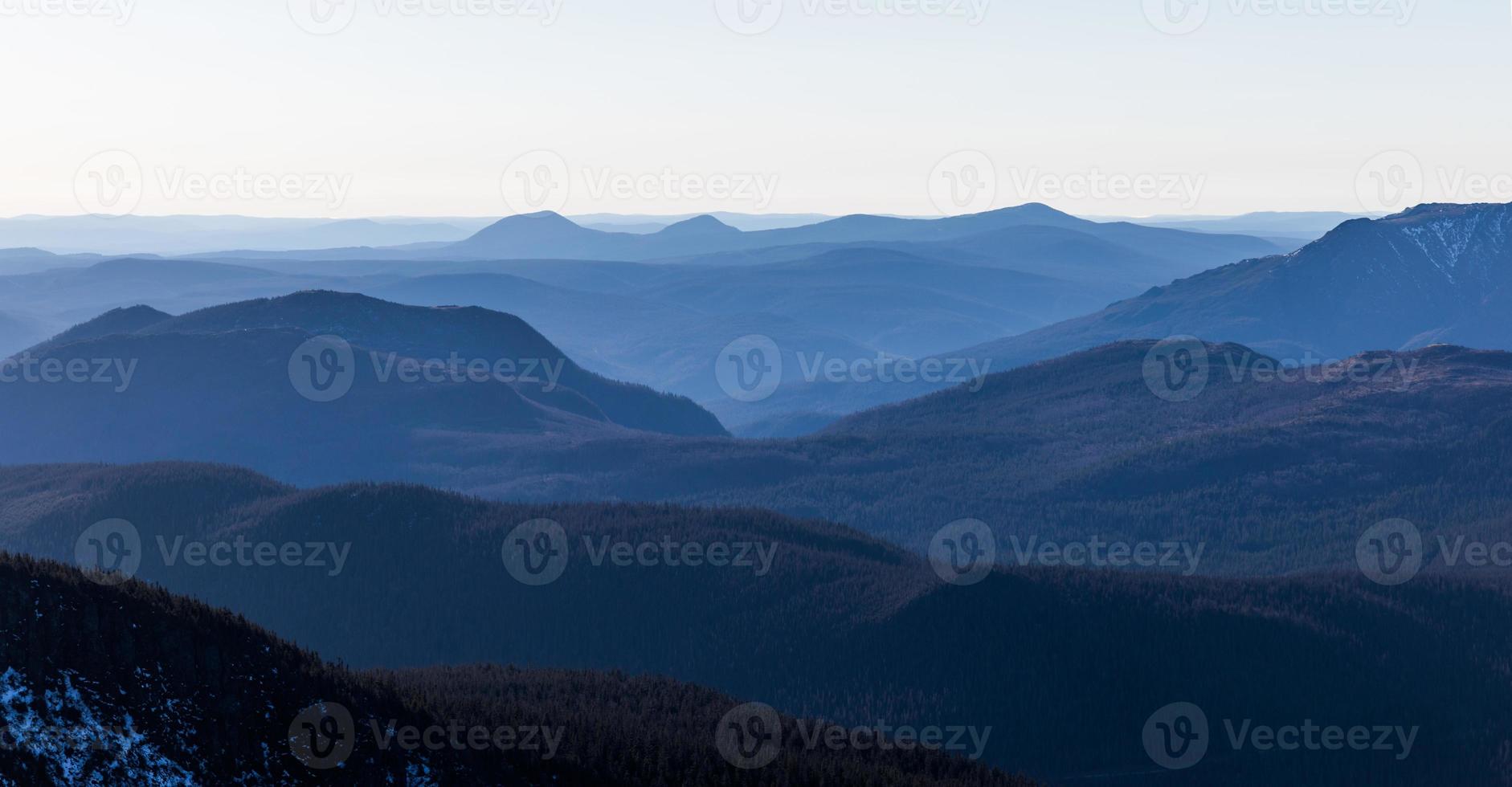 top van richardson mountain in nationaal park van gaspe in quebec, canada foto