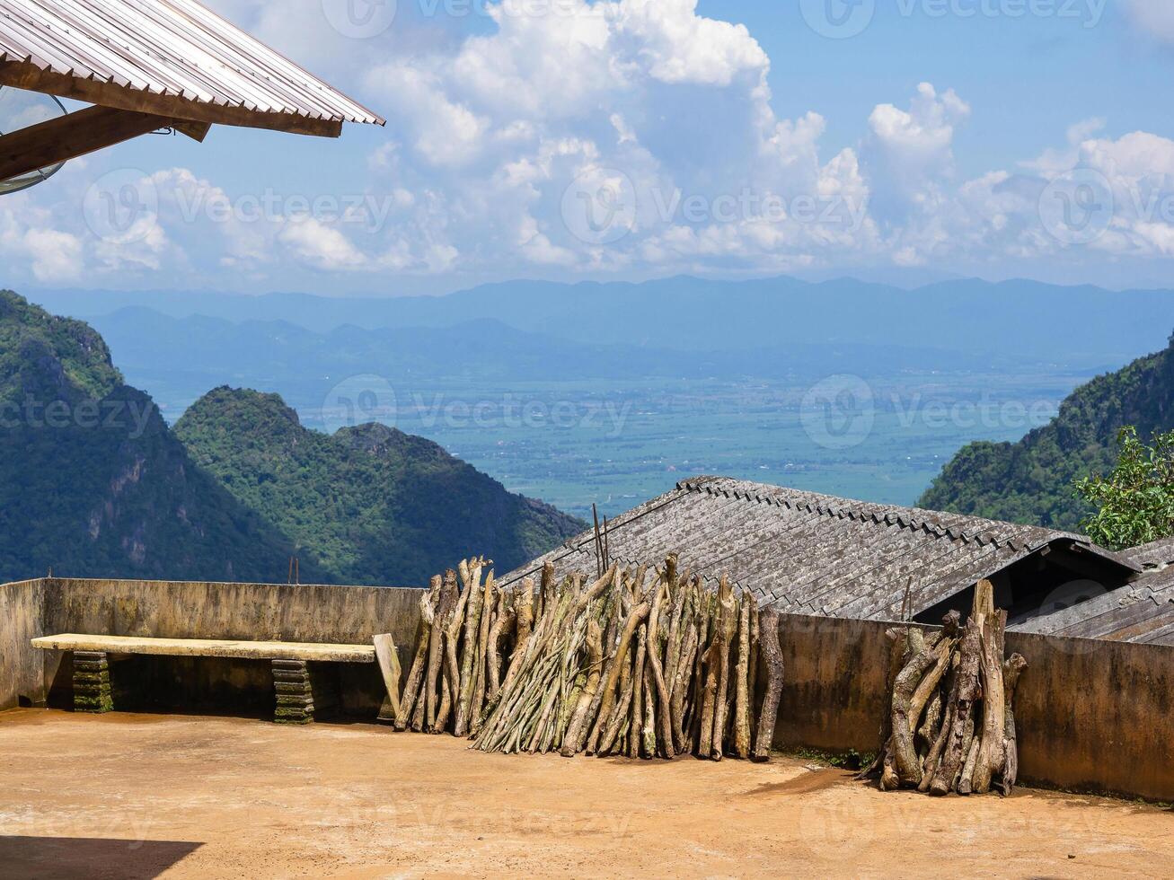 toneel- visie landschap van bergen in noordelijk Thailand. ruimte voor tekst foto