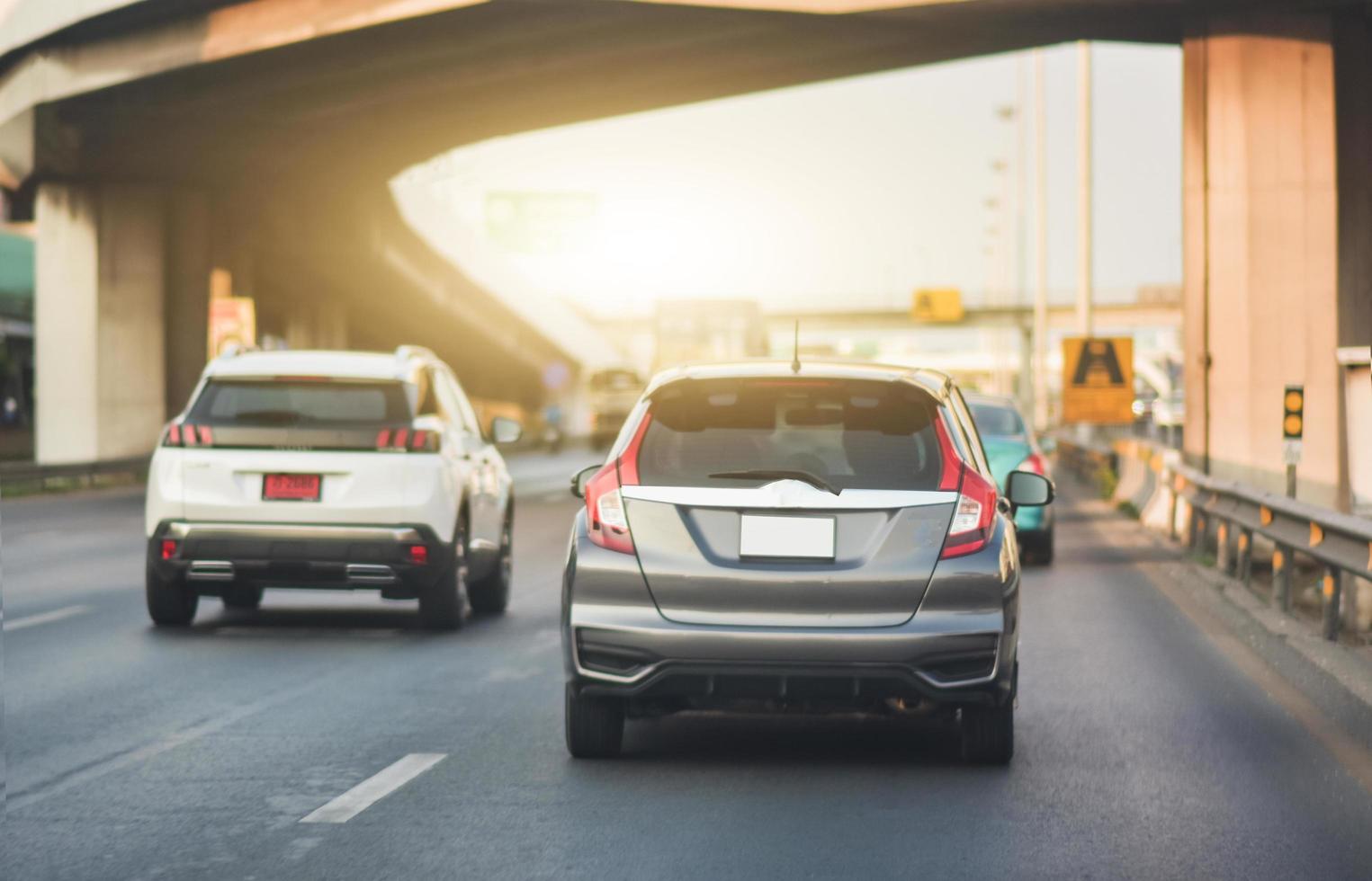 auto rijden op weg stad foto