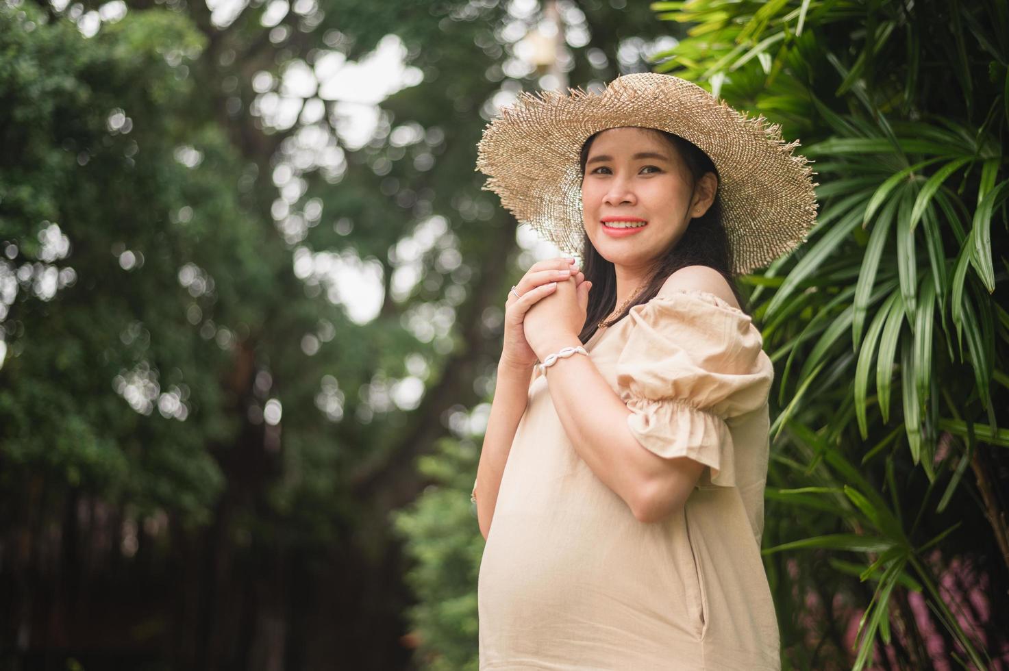 zwangere vrouwen reizen gelukkige resortvakanties foto