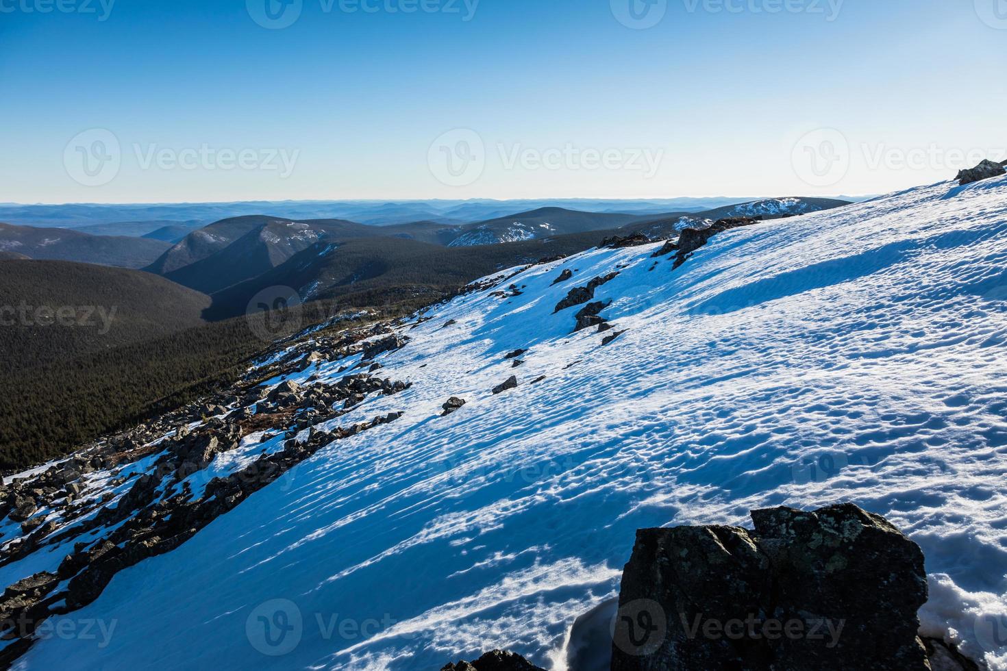 top van richardson mountain in nationaal park van gaspe in quebec, canada foto