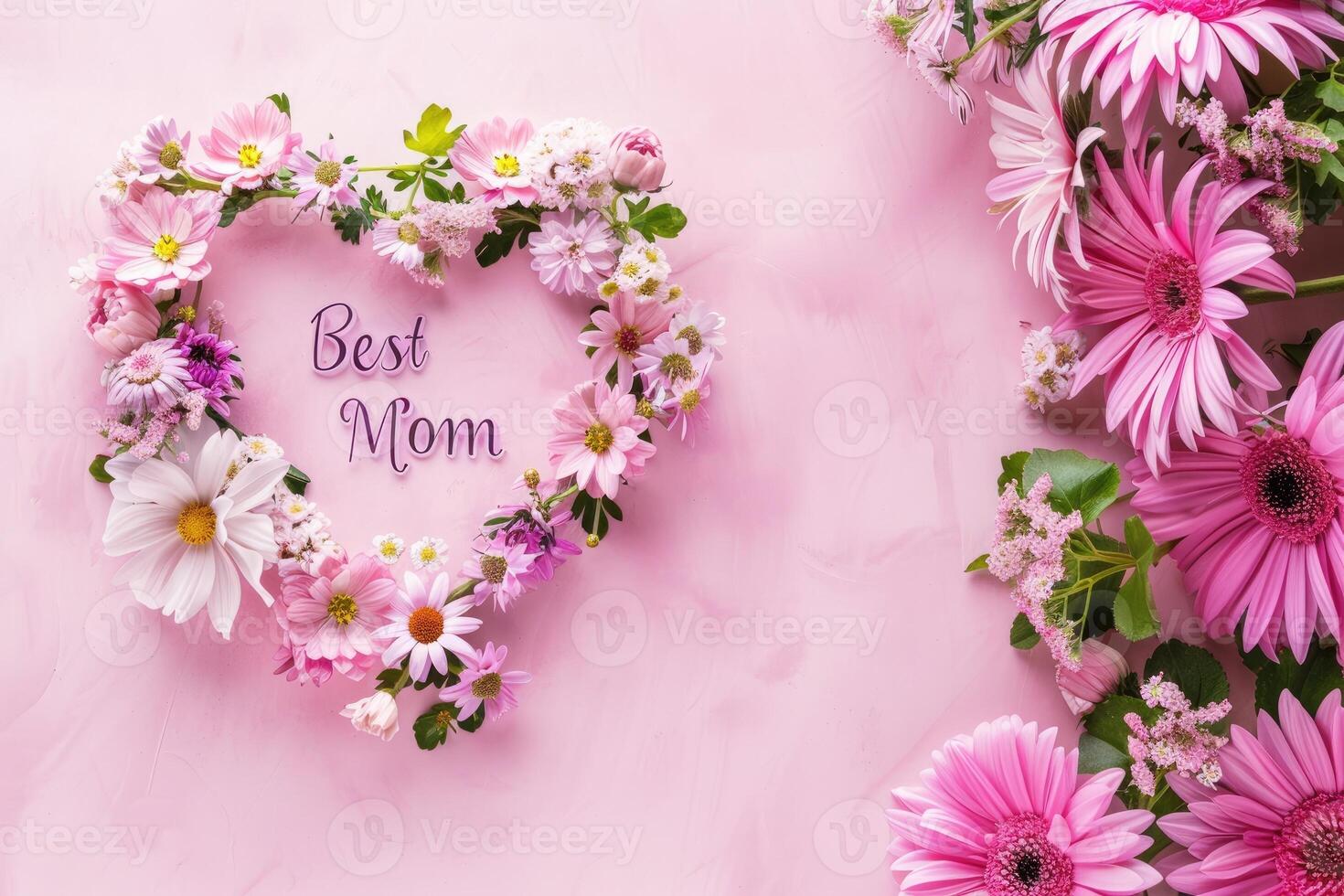 moeders dag hartvormig groet met een arrangement van mooi bloem. foto