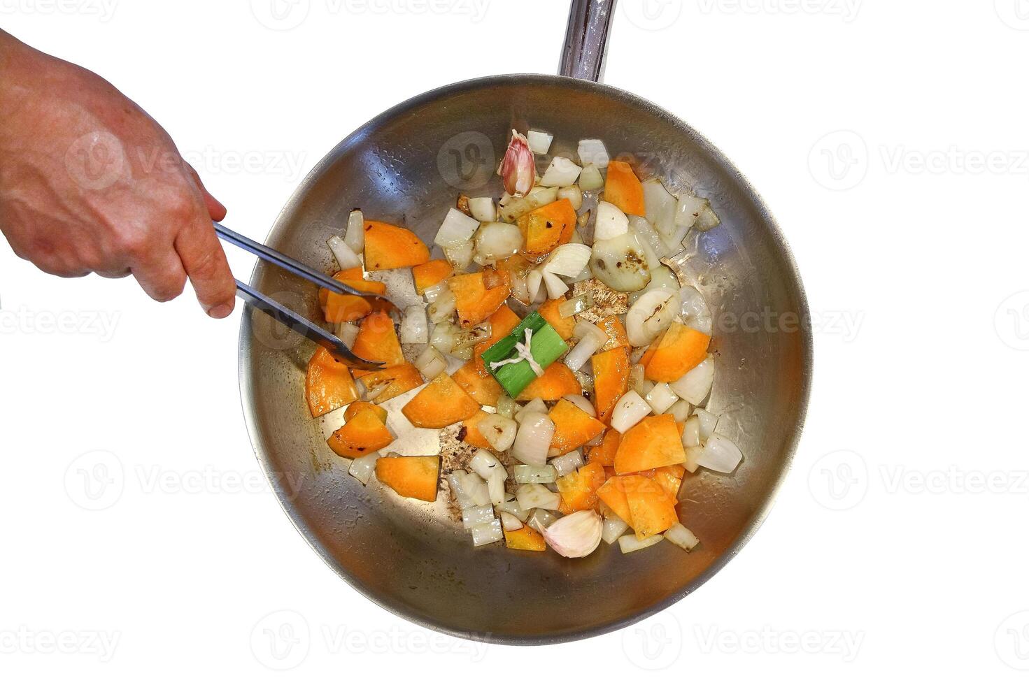 stap voor stap gids naar boeuf Bourgondië, een klassiek Frans vlees schotel met rood wijn, spek, uien en champignons foto