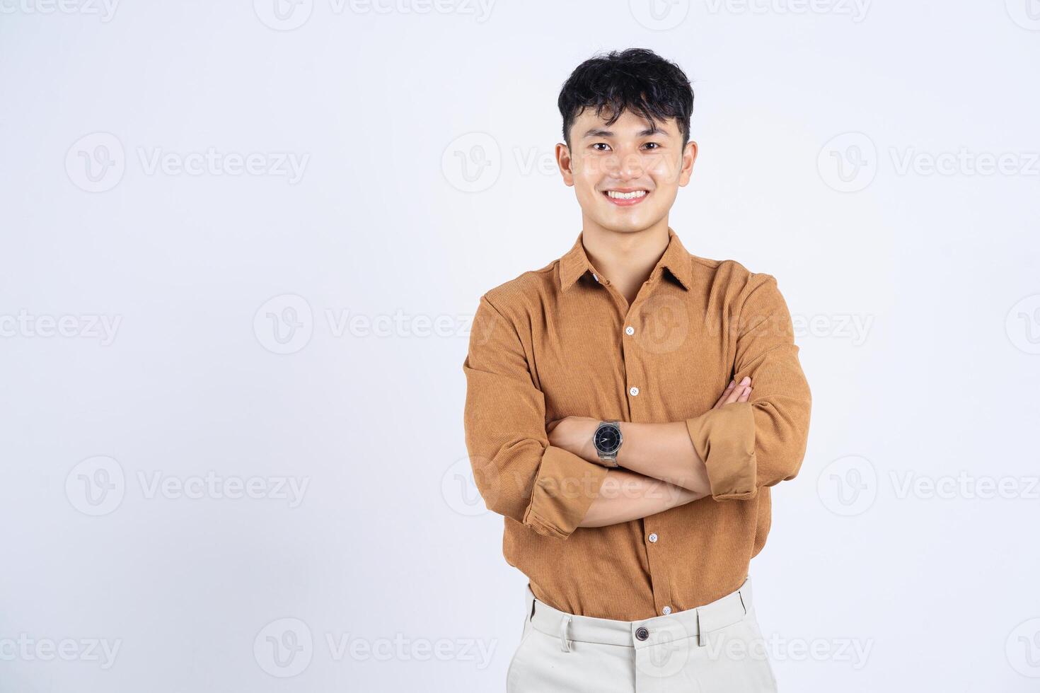 foto van jong Aziatisch zakenman Aan wit achtergrond