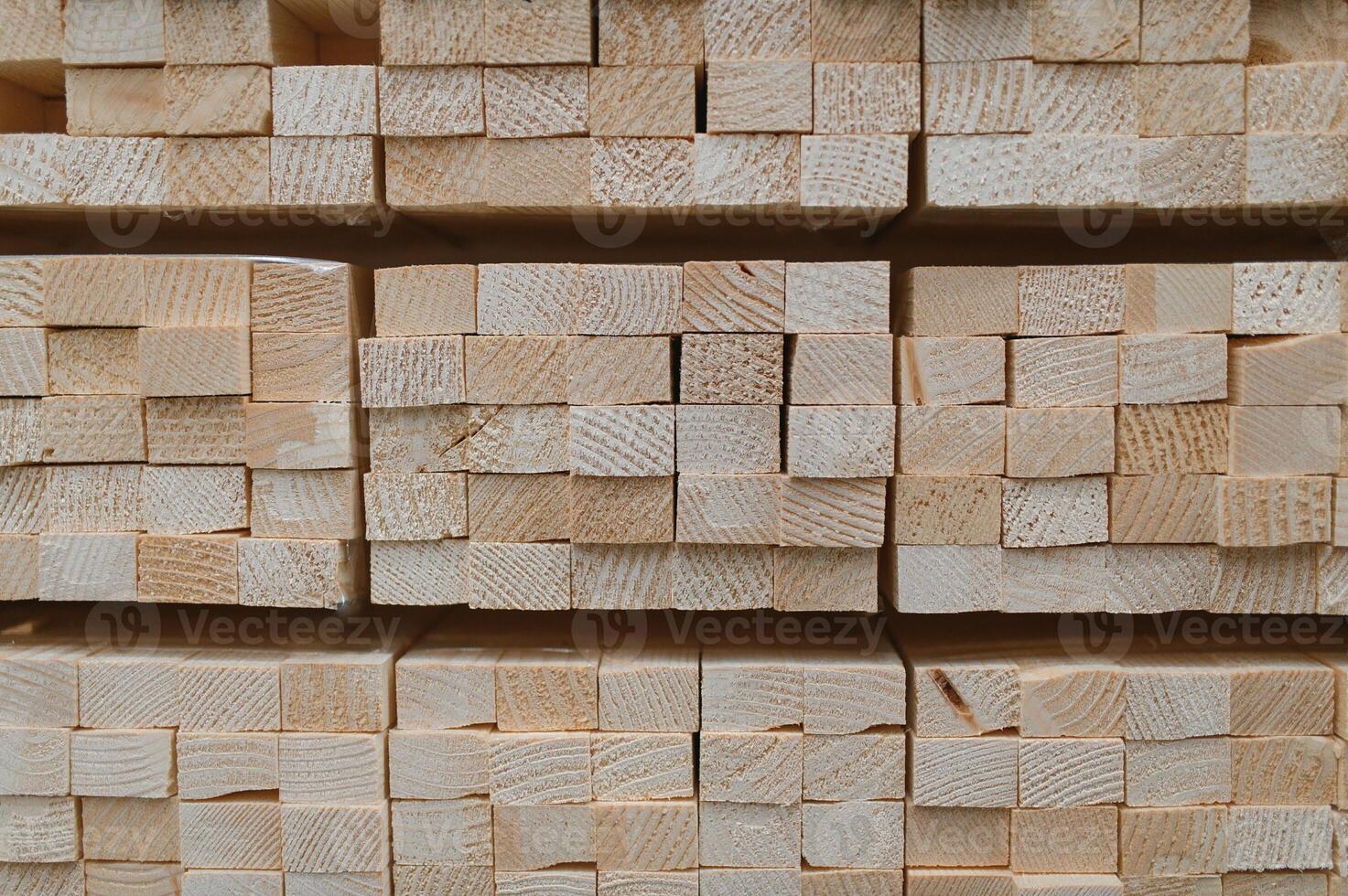 perspectief hoek van houten planken in detailopname Bij een timmerhout magazijn foto